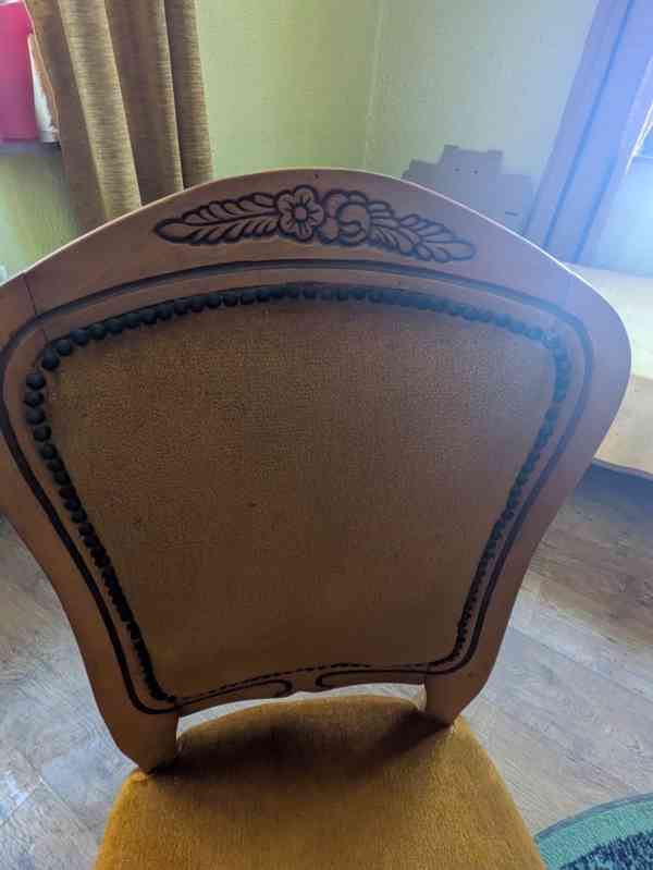 Jídelní stůl + 6 polstrovaných židlí - foto 3