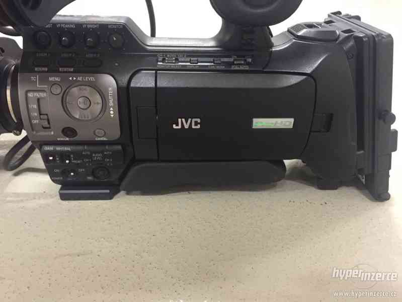 JVC GY HM700 + objektiv Canon - foto 6