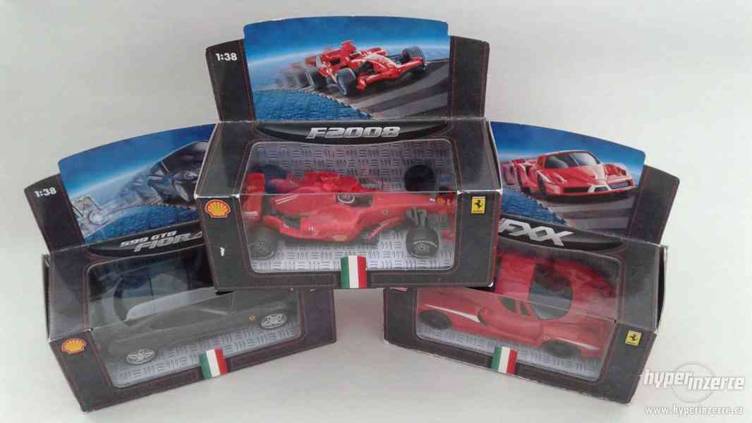 Modely Hot Wheels - Ferrari, měřítko 1:38 - foto 1
