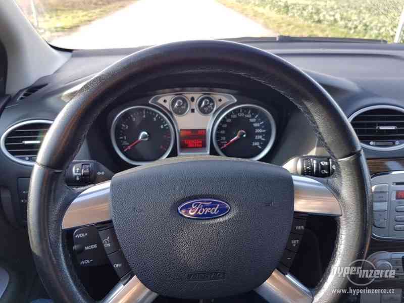 Ford Focus Ghia kombi - foto 14