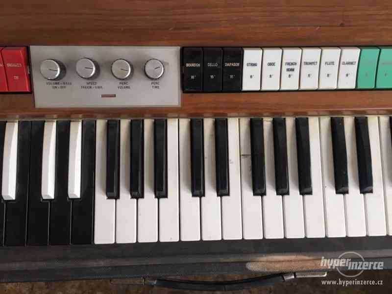 Staré klávesy - foto 3