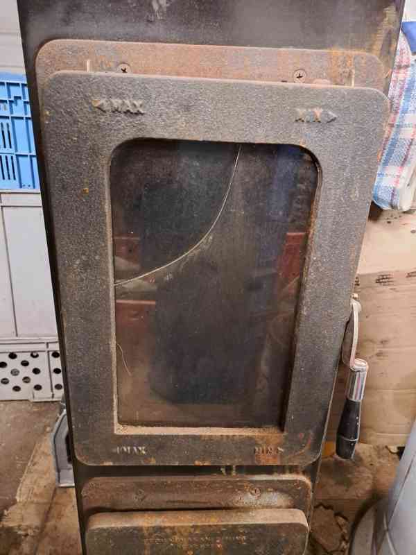 Kamna Petry, prasklé sklo ale nemá vliv na funkci.K vyzvednu - foto 3