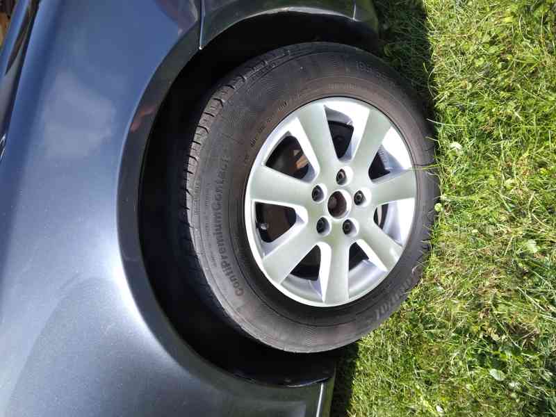 Škoda Octavia combi 1.6 FSI  85 Kw - foto 17