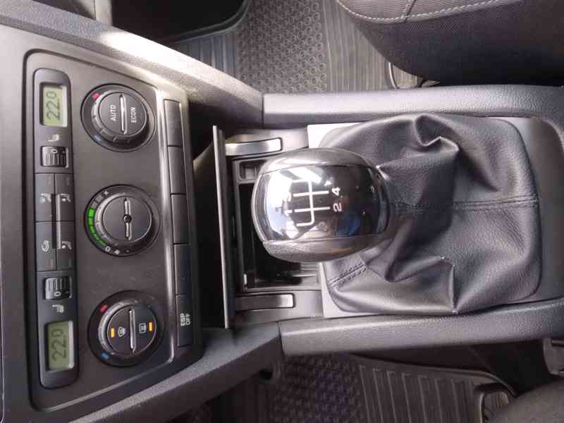 Škoda Octavia combi 1.6 FSI  85 Kw - foto 12