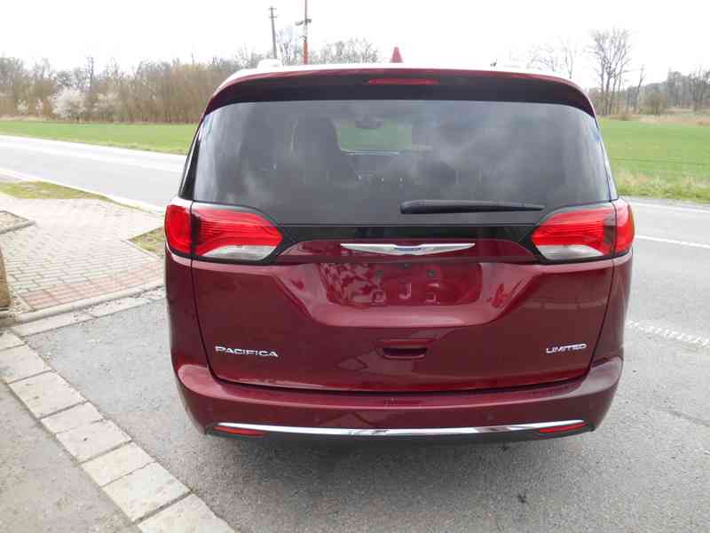 Chrysler Pacifica 3,6 Limited Sunroof TOP 2019 - foto 5