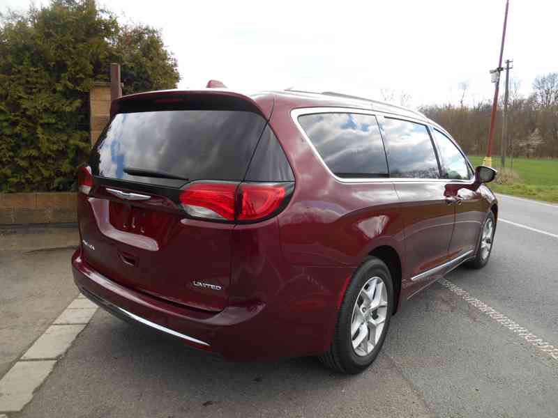 Chrysler Pacifica 3,6 Limited Sunroof TOP 2019 - foto 4