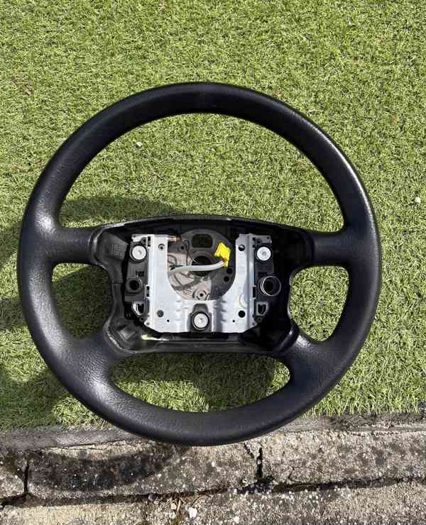 Zánovní volant ŠKODA OCTAVIA - málo použitý - foto 1