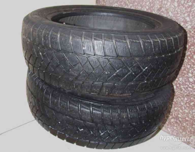 Dvě užitkové zimní pneumatiky 195/60 R16C na dodávku Dunlop. - foto 1