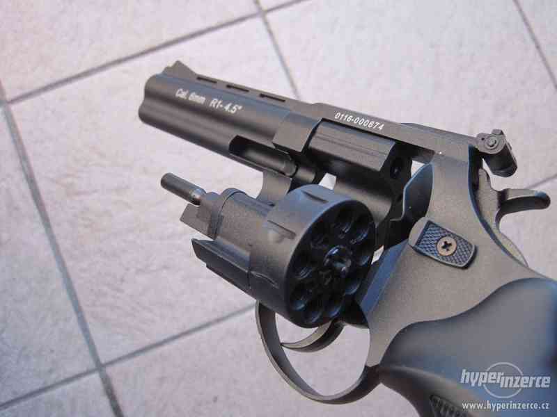 Zoraki R1 Streamer revolver flobertka6/22 mm 4,5" černá - foto 2