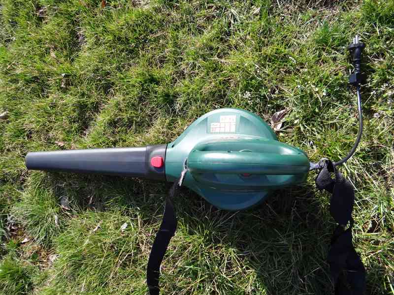 Fukar a vysavač listí Bosch Universal GardenTidy 3000 - foto 4