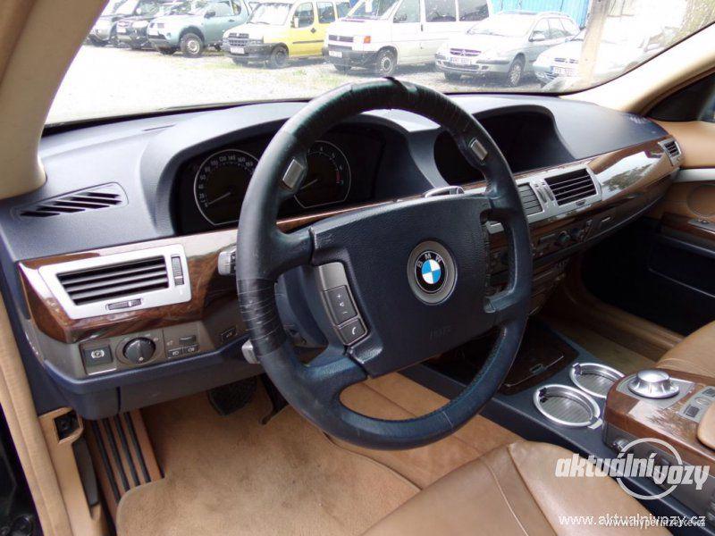 BMW Řada 7 4.4, benzín, automat, vyrobeno 2002, navigace, kůže - foto 8