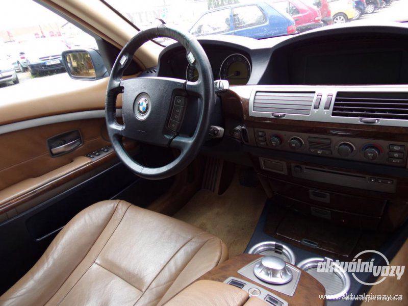BMW Řada 7 4.4, benzín, automat, vyrobeno 2002, navigace, kůže - foto 16