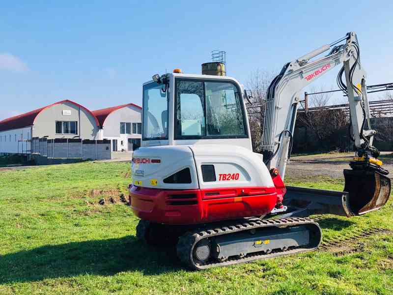 Takeuchi TB-240 (možnost leasingu) - foto 3