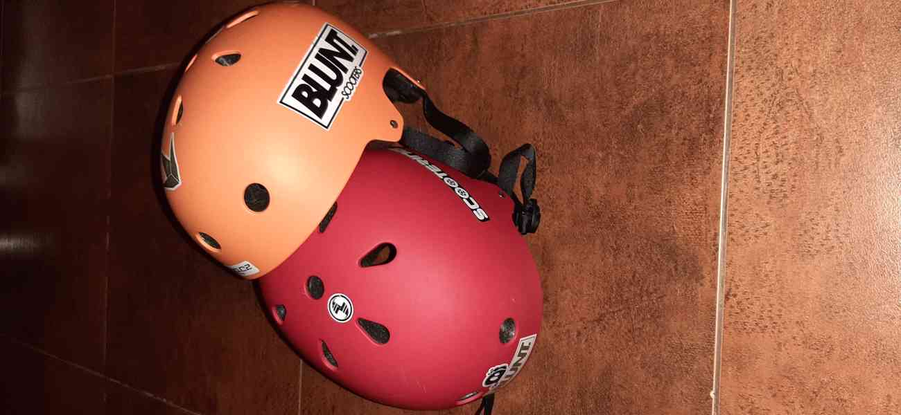helma na koloběžku (červená nebo oranžová) vel. S-M