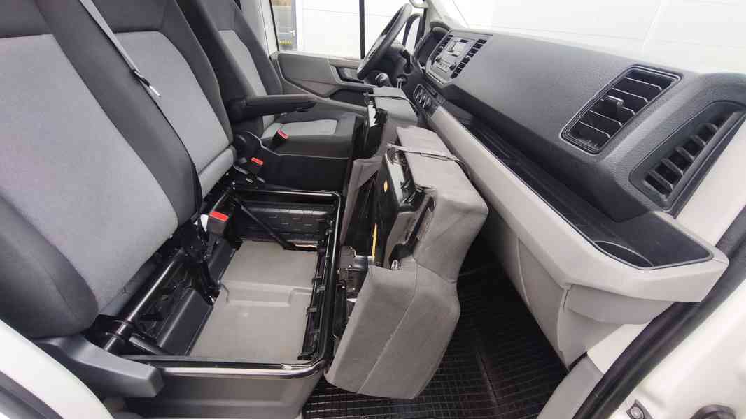 VW Crafter 35 L2H1, 2.0 TDi,ČR,6 míst - foto 16