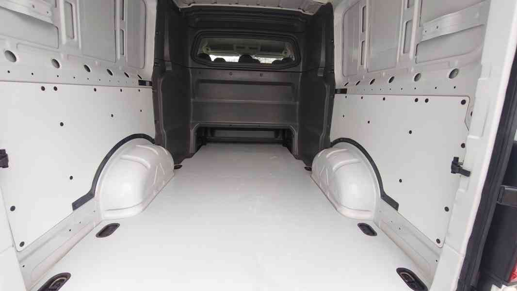 VW Crafter 35 L2H1, 2.0 TDi,ČR,6 míst - foto 20