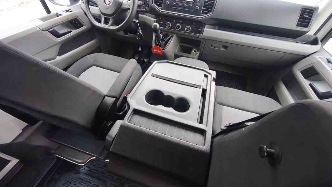 VW Crafter 35 L2H1, 2.0 TDi,ČR,6 míst - foto 17