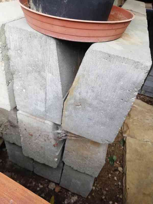 betonové obrubníky