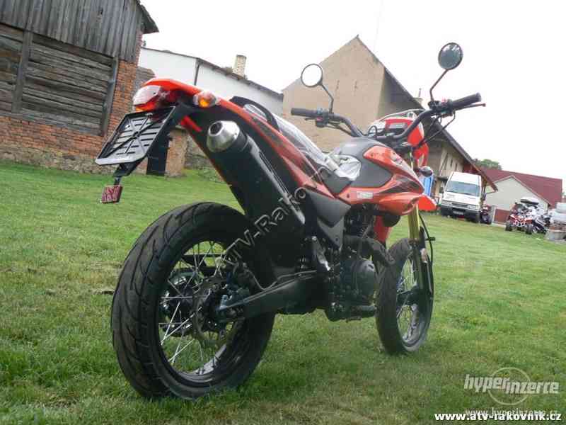 Nový LONCIN SuperMotard 125 - foto 4