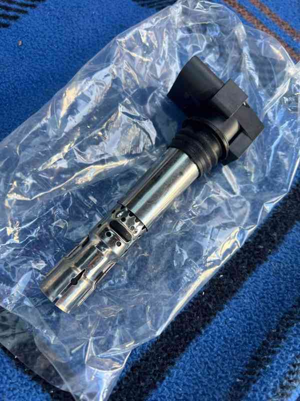 Nová zapalovací cívka VW 036905715 - foto 1