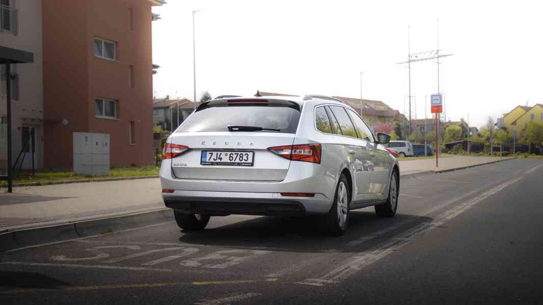 Škoda Superb 2.0 TDI - foto 11