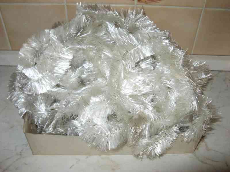 STARÉ VÁNOČNÍ LAMETOVÉ ŘETĚZY – 12kusů x 1,20m  - foto 2