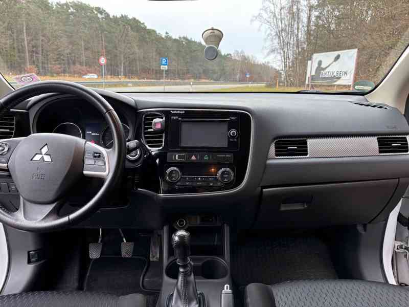 Mitsubishi Outlander 2.2 DI-D Intense ClearTec 4x4 110kw - foto 9