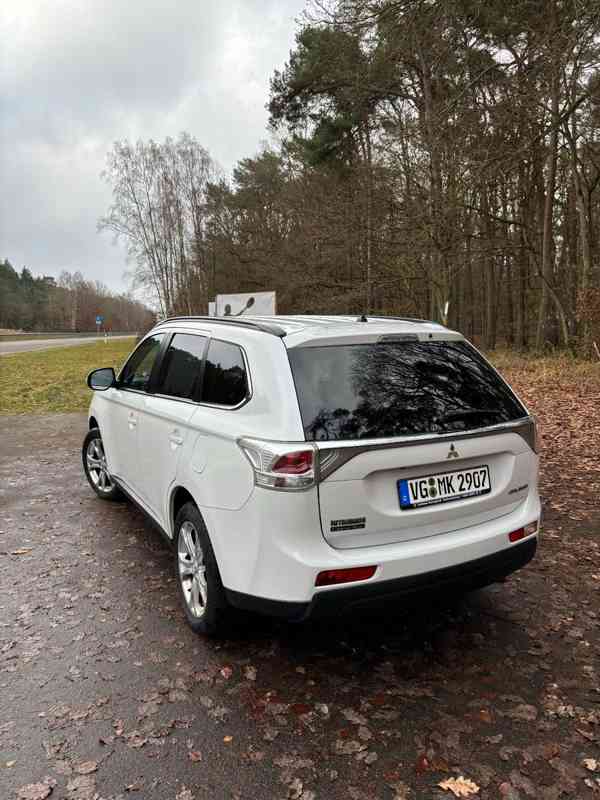 Mitsubishi Outlander 2.2 DI-D Intense ClearTec 4x4 110kw - foto 5