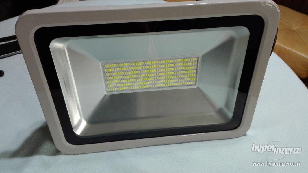 LED halogen světlo 150W - foto 1