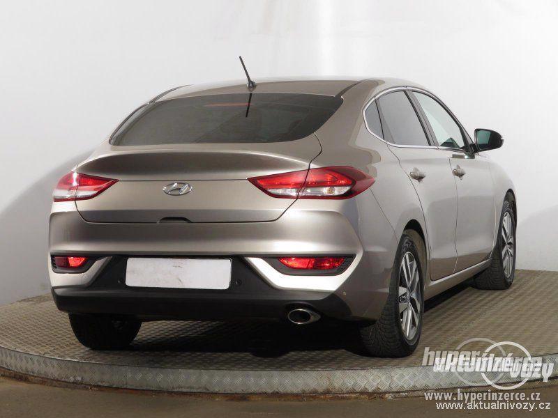 Hyundai i30 Fastback 1.0 T-GDI 88kW 1.0, benzín, vyrobeno 2017 - foto 2