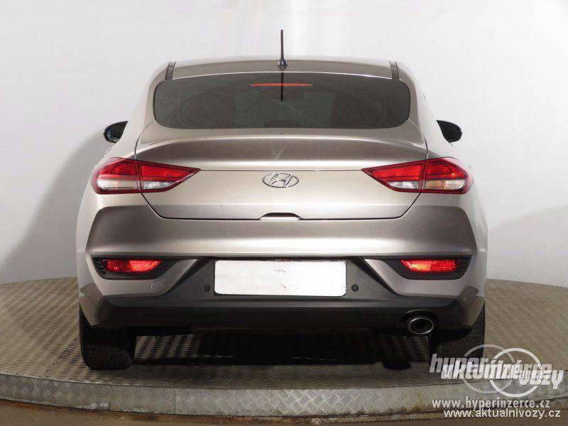 Hyundai i30 Fastback 1.0 T-GDI 88kW 1.0, benzín, vyrobeno 2017 - foto 4