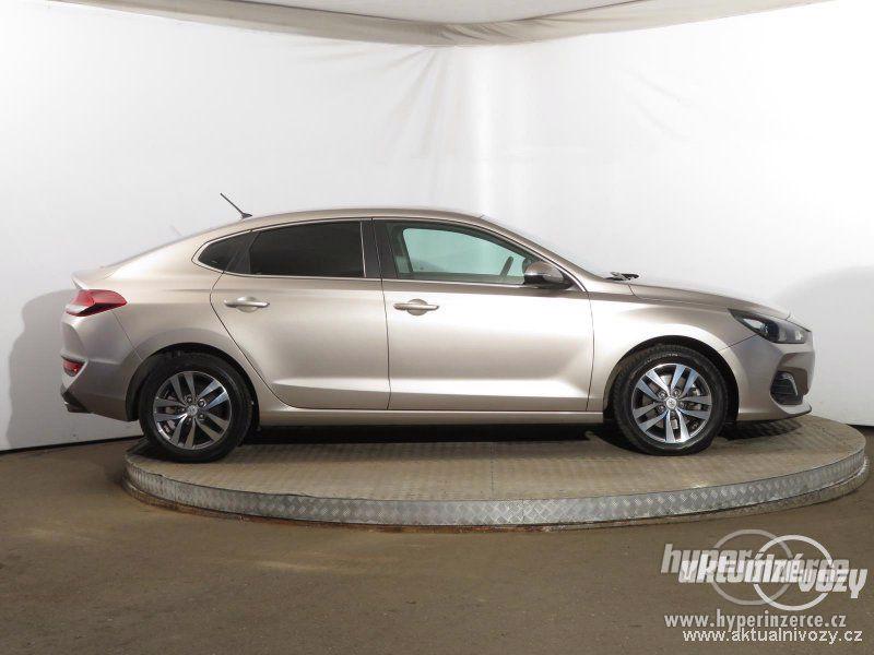 Hyundai i30 Fastback 1.0 T-GDI 88kW 1.0, benzín, vyrobeno 2017 - foto 7