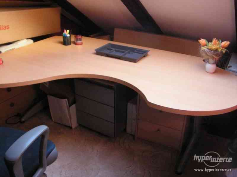 Velký psací / kancelářský stůl - foto 1