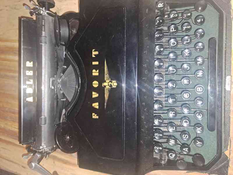 Prodám starožitný kufříkový psací stroj - foto 2