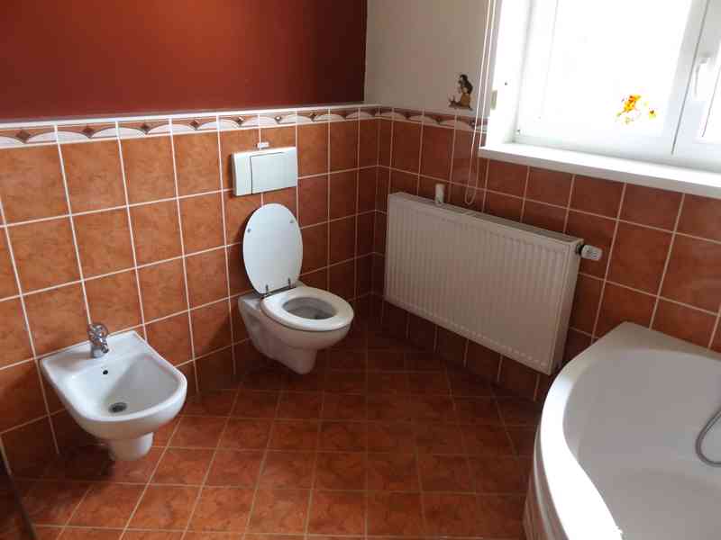 Rodinný dům i na podnikání - foto 7