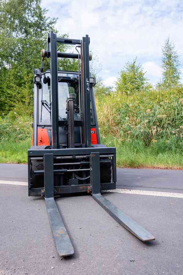 Vysokozdvižný vozík Linde H35T-01 - foto 5