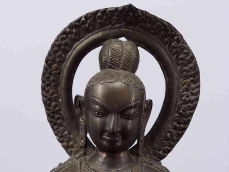 Bronzová chrámová socha na lotosovém podstavci, Indie - foto 4