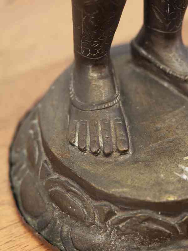 Bronzová chrámová socha na lotosovém podstavci, Indie - foto 8