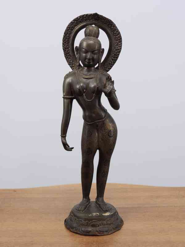 Bronzová chrámová socha na lotosovém podstavci, Indie