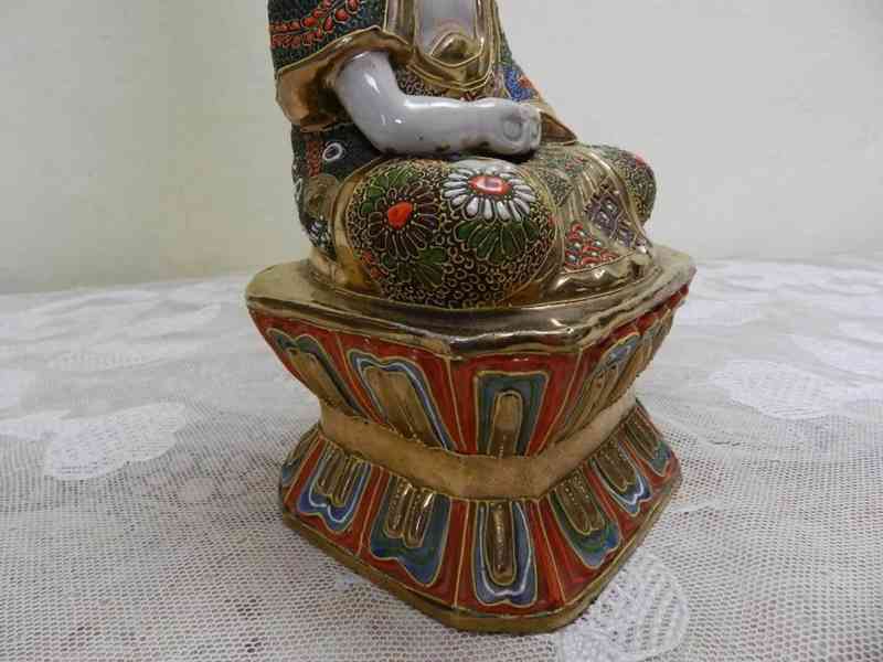 Luxusní Japonská bohatě zdobená soška Budha Satsuma  - foto 2