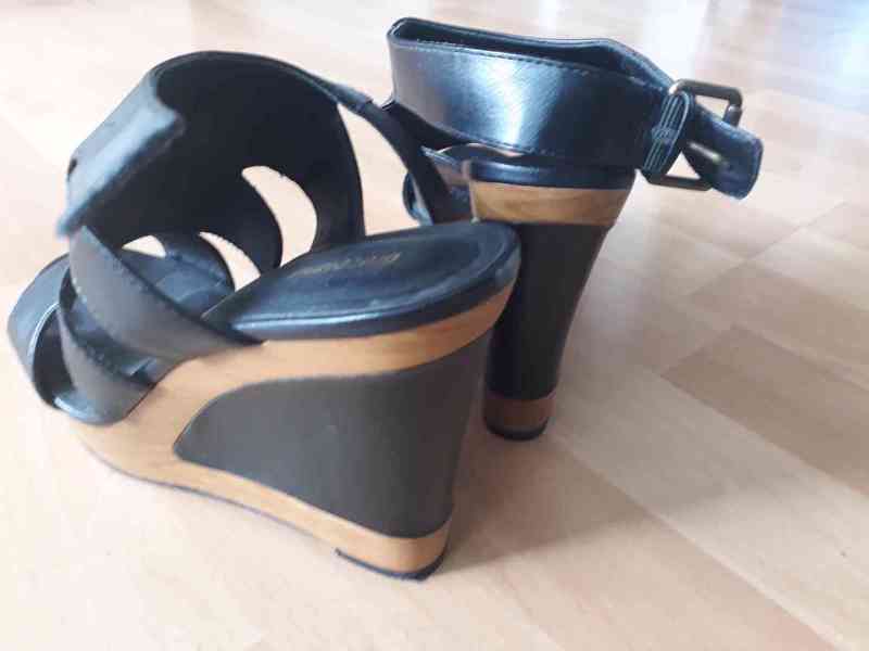Luxusní boty na klínku s dřevěným prvkem - foto 5