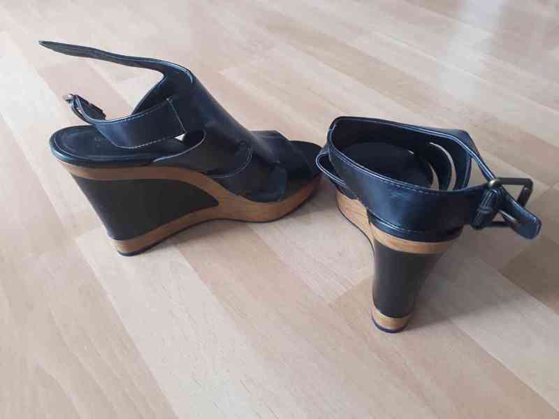 Luxusní boty na klínku s dřevěným prvkem - foto 7