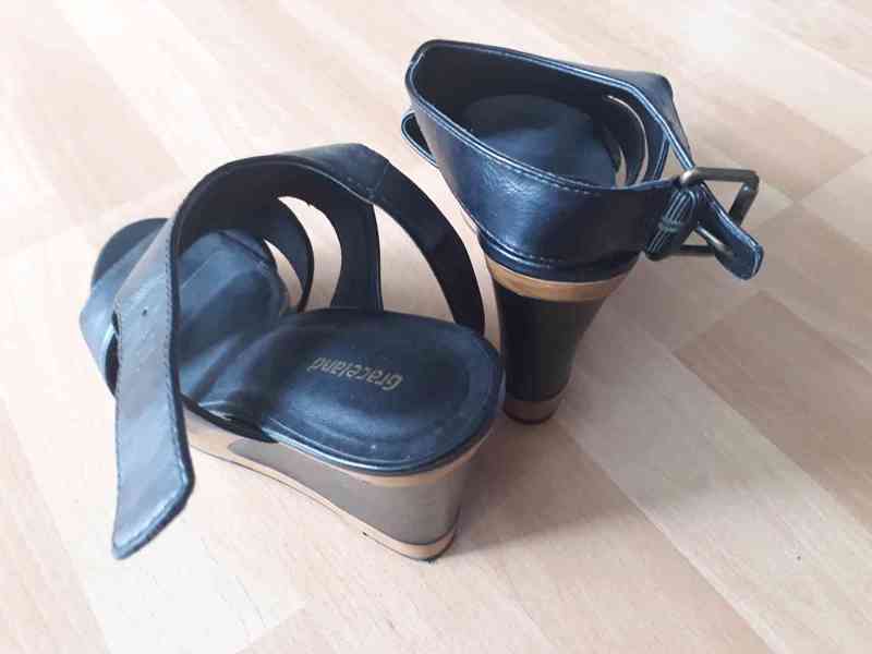 Luxusní boty na klínku s dřevěným prvkem - foto 4