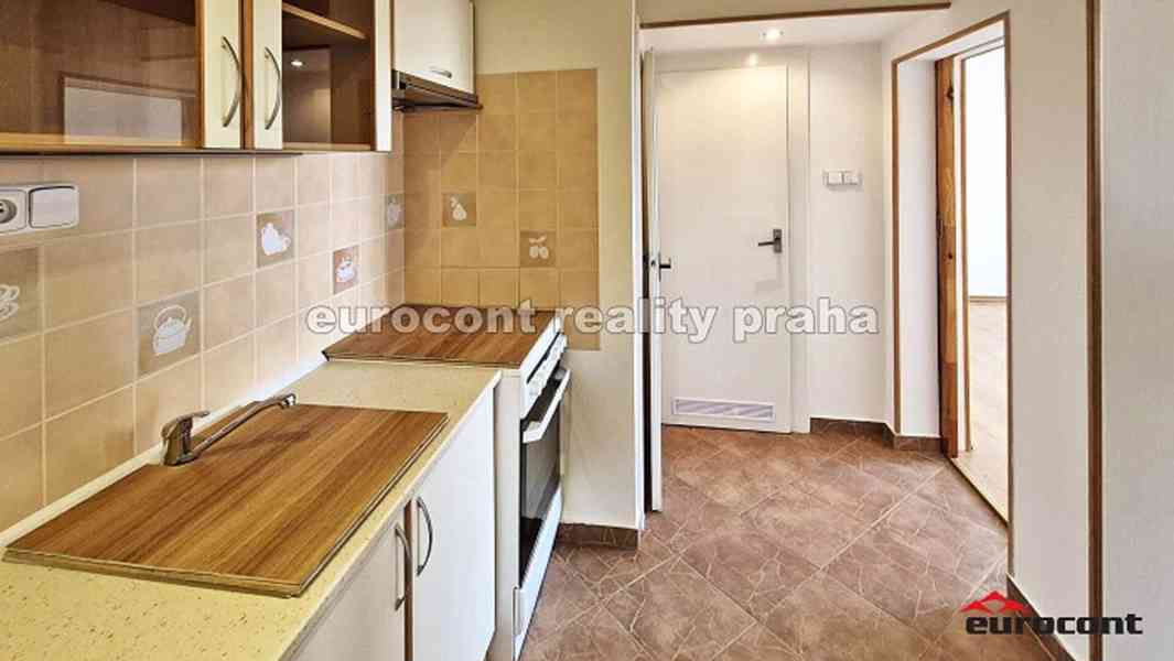 Pronájem bytu 2+1 s velkou terasou, přímo v centru, Praha 10 - foto 7
