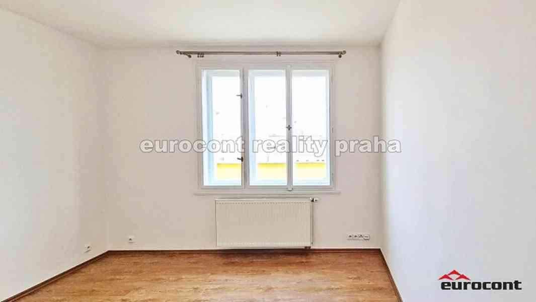 Pronájem bytu 2+1 s velkou terasou, přímo v centru, Praha 10 - foto 5