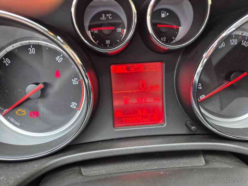Opel Insignia 2,0   CDTi manuál - foto 9