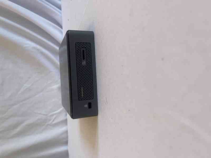 Intel NUC8i5BEK2 mini PC i5-8259U, otevřený - foto 2