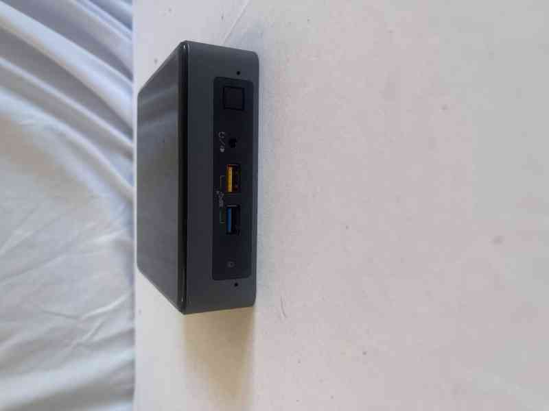 Intel NUC8i5BEK2 mini PC i5-8259U, otevřený - foto 5