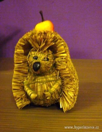 figurka ježka ze slámy - foto 1