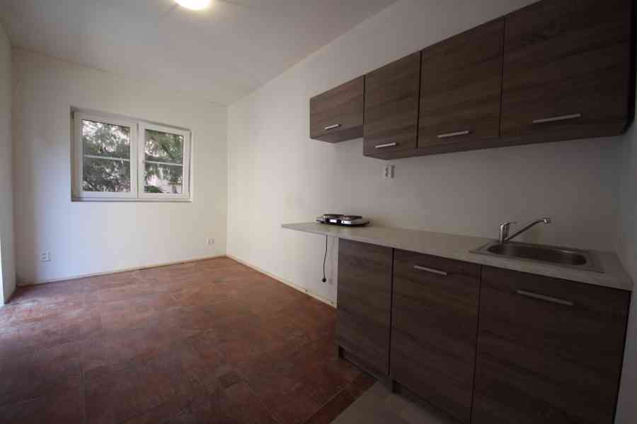 Pronájem bytu 1+kk 18 m² Hůrská, Praha - foto 2